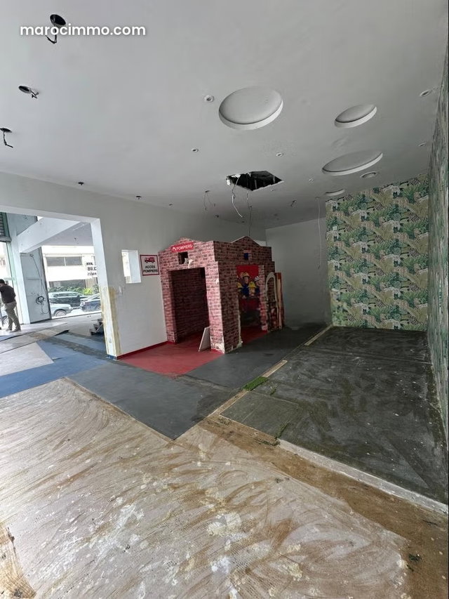Magasin à louer au Quartier Racine — 5