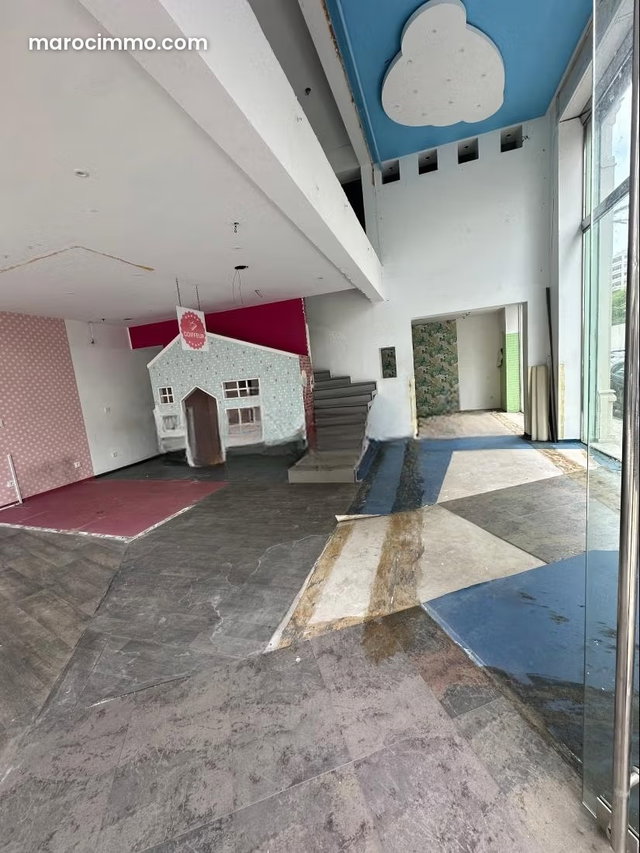 Magasin à louer au Quartier Racine — 2