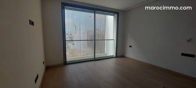 Villa de haut standing à louer à Ain Diab. 4 belles chambres. Piscine et air conditionné — 4