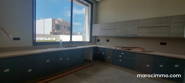 Villa de haut standing à louer à Ain Diab. 4 belles chambres. Piscine et air conditionné — 5