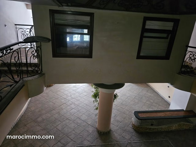 Vend local commercial à Gauthier. Superficie 280 m². Système de climatisation — 5