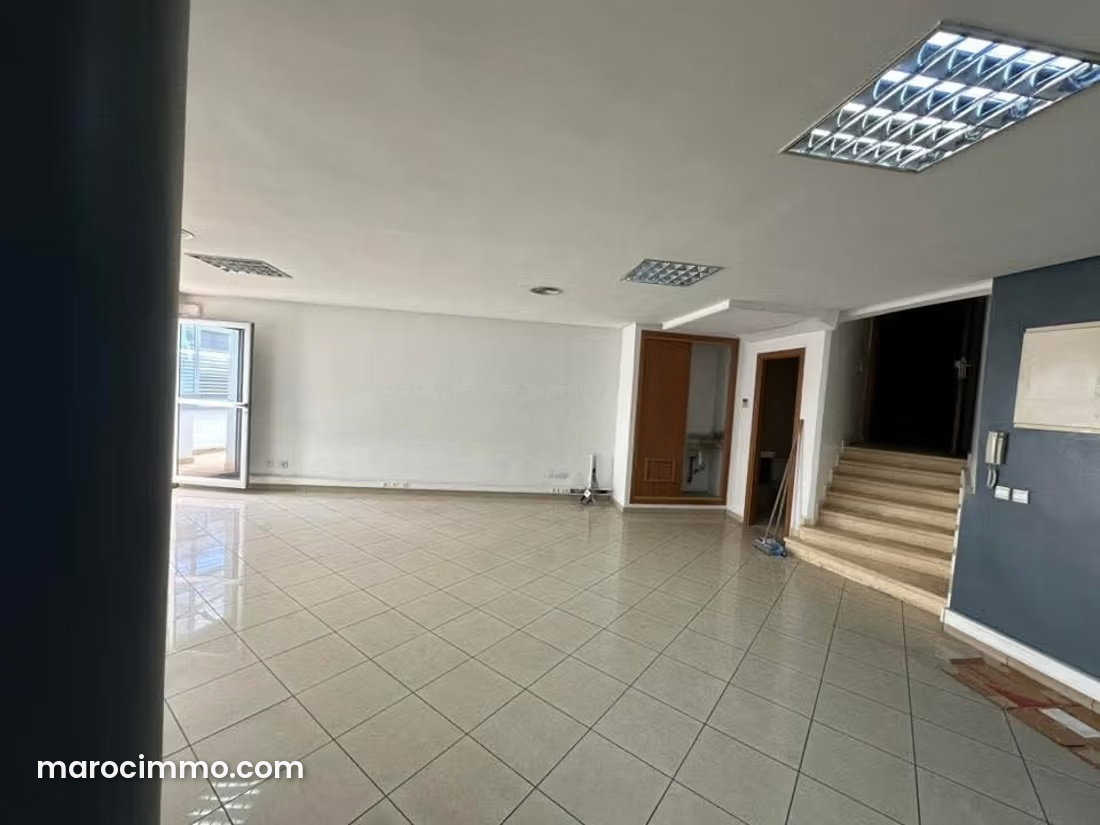 96 m² Office with Terrace for Rent in Casablanca’s Oasis District — Casablanca