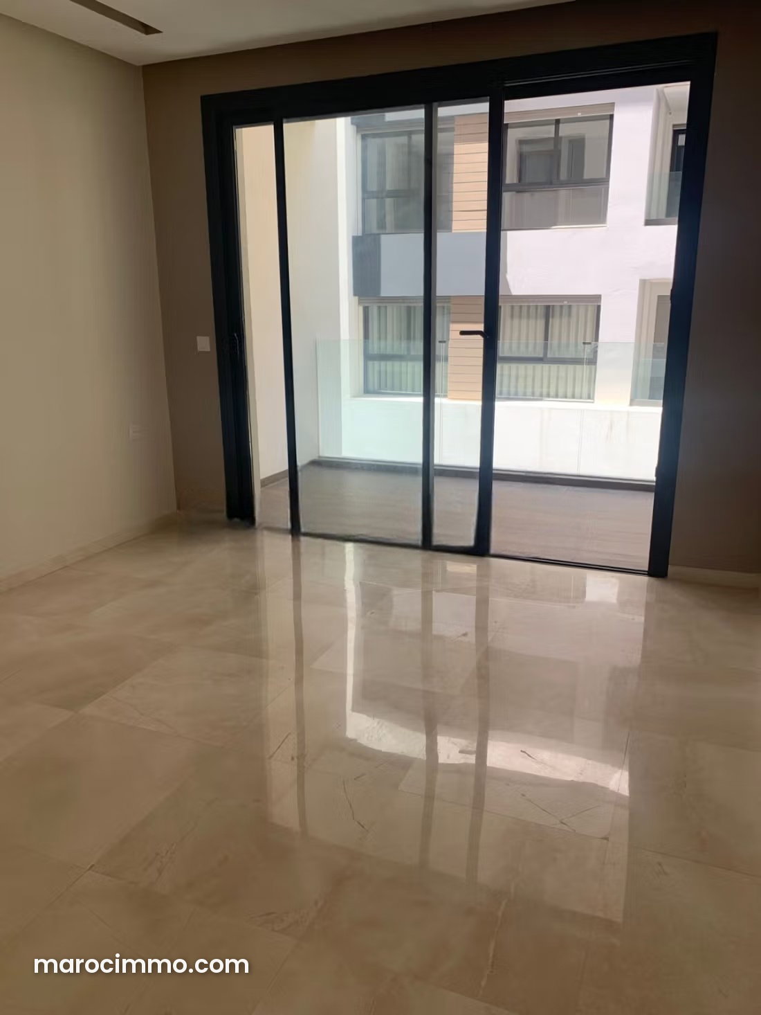 87 m² Apartment, 2 Bedrooms, South-Facing Terrace, Central Tangier — Tangier
