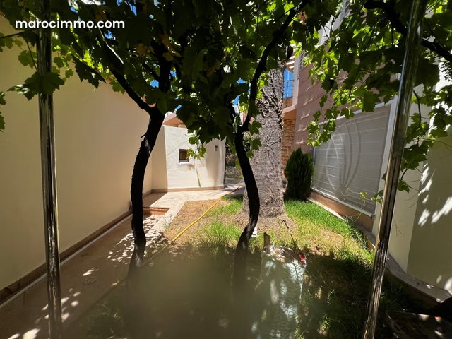 EXCLUSIVITÉ: Villa d'Exception de 400 m² à Vendre – 2 Façades — 4