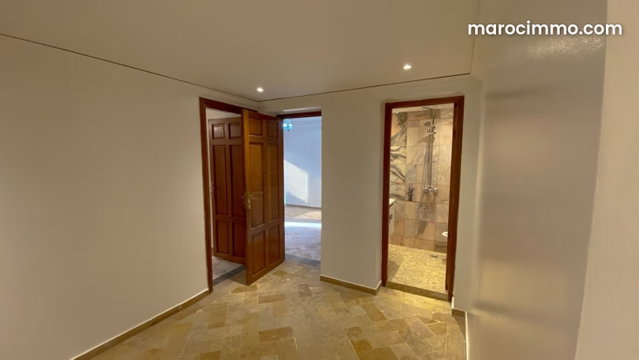Superbe appartement à louer à Boulevard Med 6. Surface totale 170 m². Service de concierge et climatisation — 2
