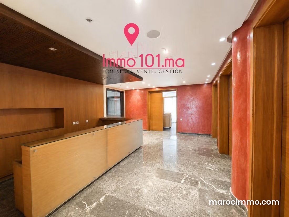 Bureau 310 m² avec jardin et terrasse, Souissi, Rabat — Rabat