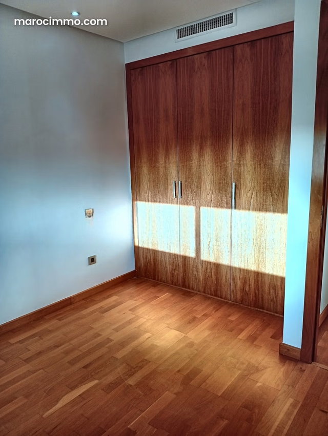 Rent this apartment in Hay Arraha Farm Bretonne. 123 m². Secure door and central heating — 2