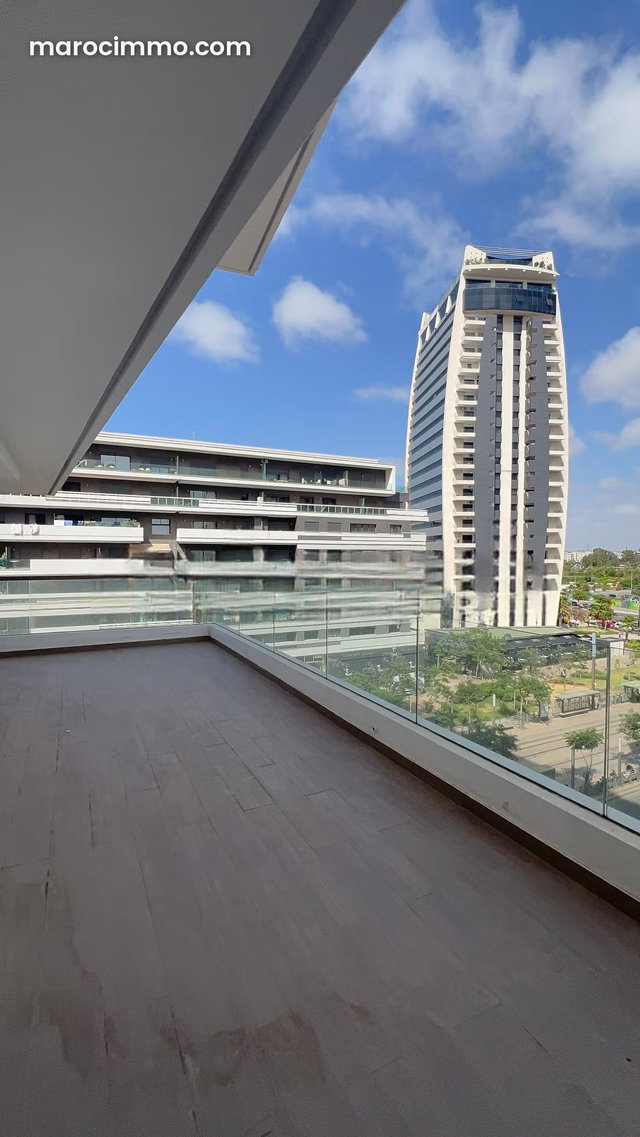 Apartment for rent in Casablanca Finance City. 165 m². Keyed entrance and central heating — 2