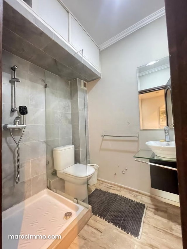 Rent this apartment in Racine. 2 beautiful rooms. Attic — 5