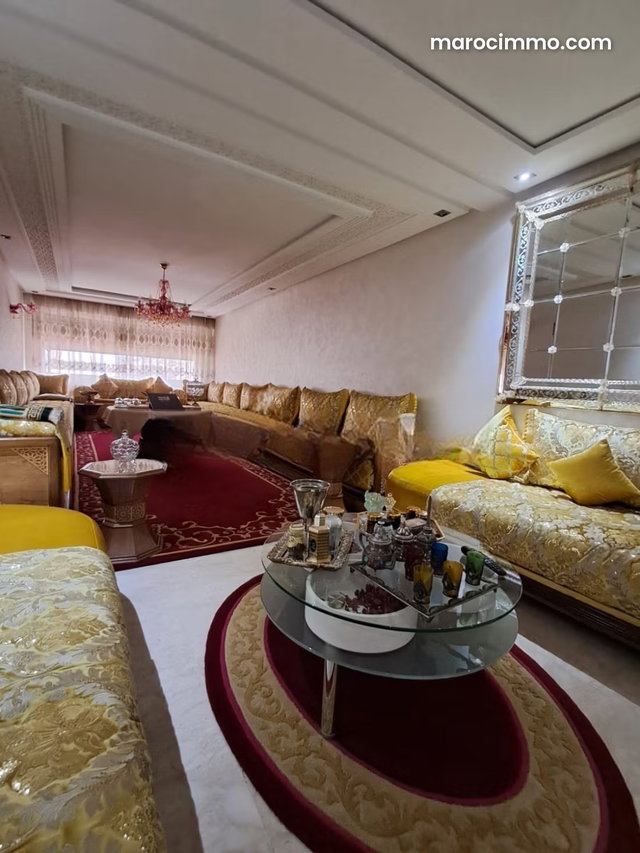 Bel appartement à vendre à Haut Agdal. 5 grandes pièces. Porte blindée, salon marocain traditionnel — 2