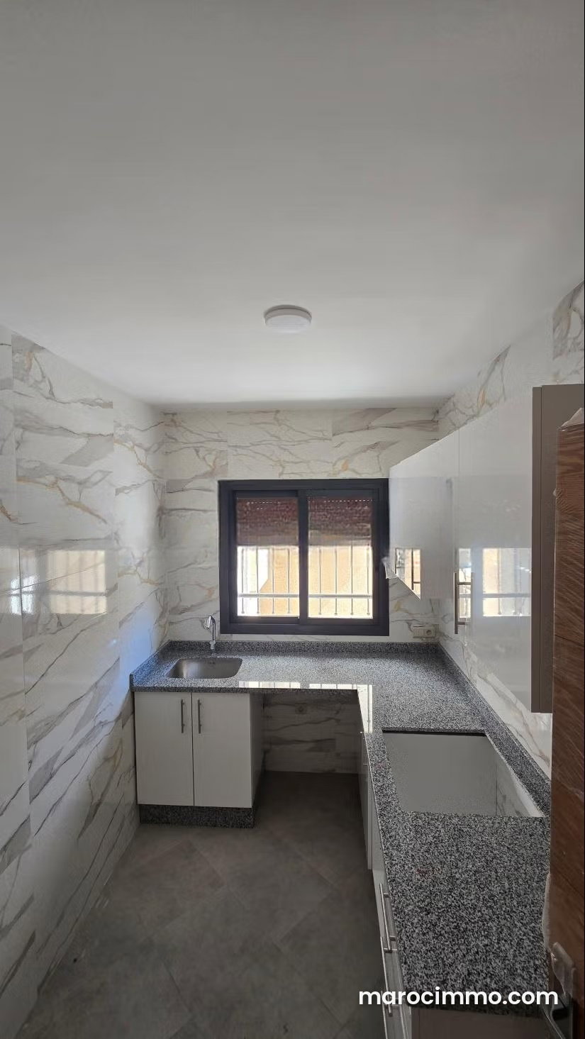 Appartement neuf 2 chambres à Martil avec jardin et ascenseur — Martil