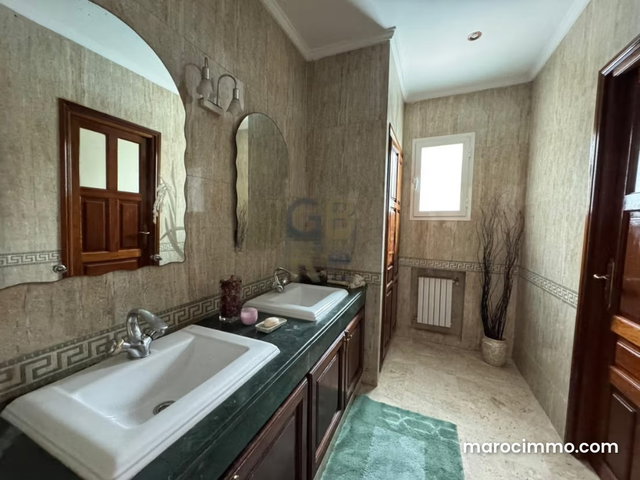 Villa de Prestige avec Piscine en location à Souissi — 5