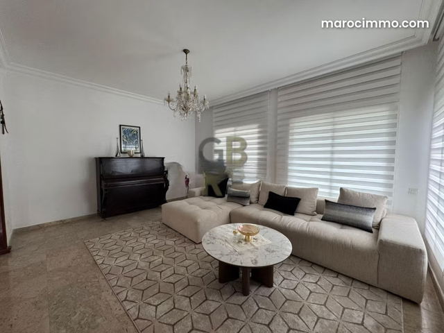 Villa de Prestige avec Piscine en location à Souissi — Rabat