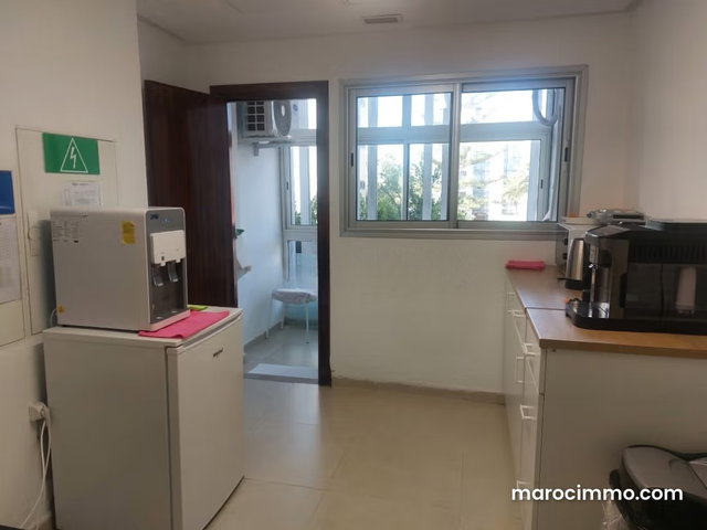 Bureaux à louer à Agdal. Superficie 202 m². Avec ascenseur et terrasse — 2