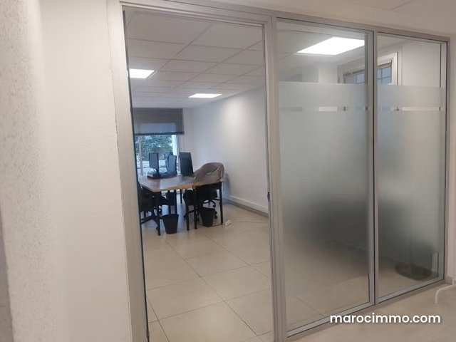 Bureaux à louer à Agdal. Superficie 202 m². Avec ascenseur et terrasse — 4