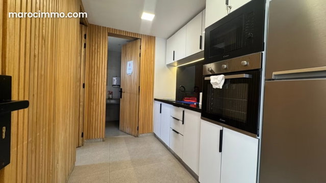 Office for rent at Oasis. 322 m² space. Elevator and parking spaces — 5