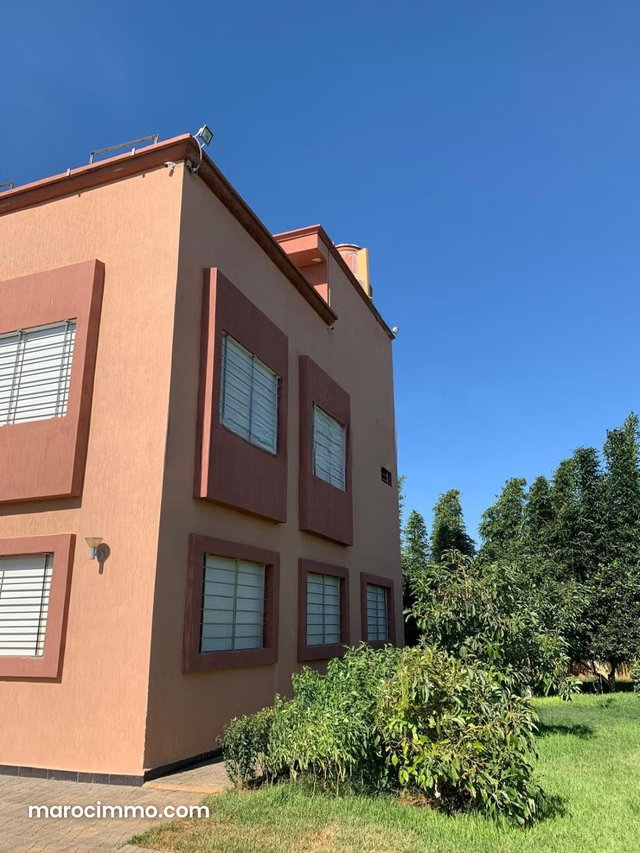 Ferme à vendre à Assam. Surface totale 2100 m². Résidence sécurisée — 2
