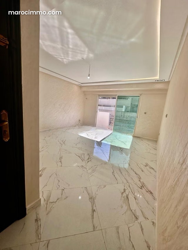 Top Floor Apartment with 3 Bedroom Triangle Dor for Rent — 4