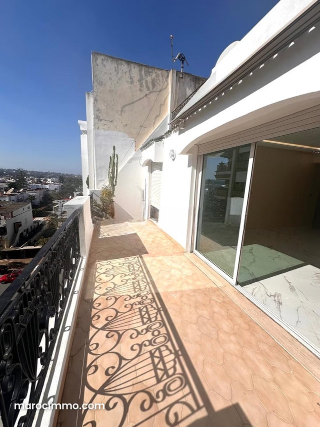 Top Floor Apartment with 3 Bedroom Triangle Dor for Rent — 5
