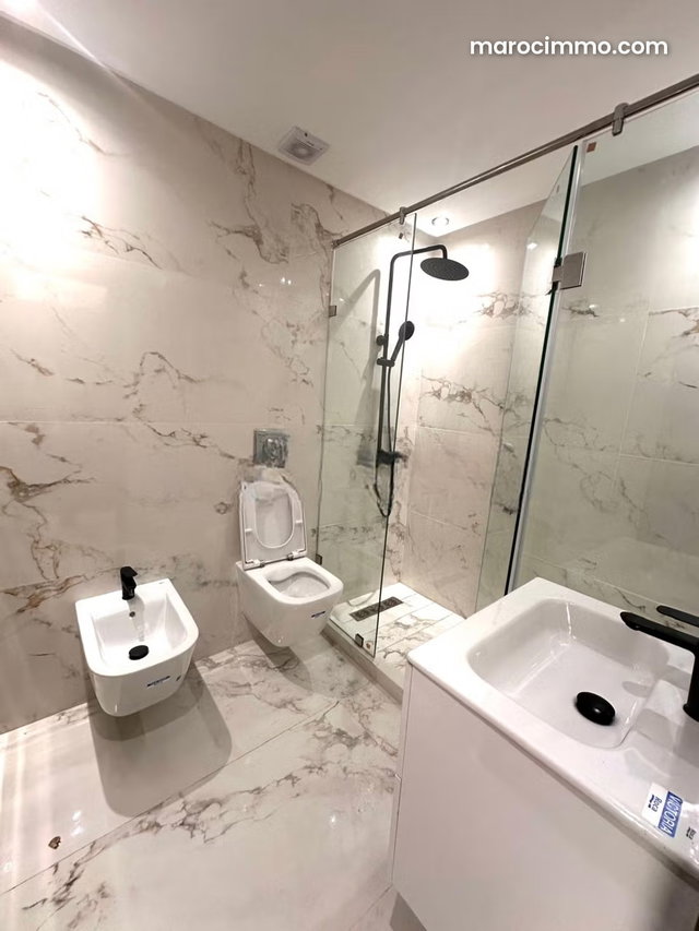 Top Floor Apartment with 3 Bedroom Triangle Dor for Rent — 3