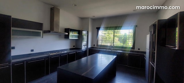 Magnifique villa à louer à Quartier Des Ambassades. 6 chambres agréables. Porte blindée et chauffage central — 4