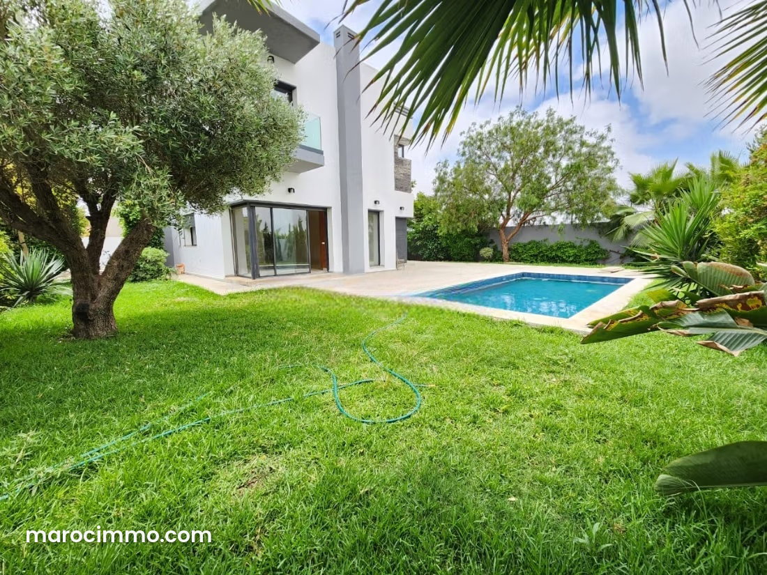 550 m² Villa with Pool, Ville Verte, Bouskoura, for Rent — Bouskoura