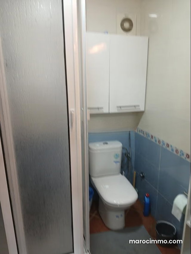 Appartement à vendre à M'Diq. 2 chambres agréables. Salon typique marocain, résidence sécurisée — 2
