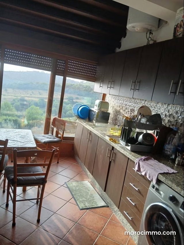 Appartement à vendre à M'Diq. 2 chambres agréables. Salon typique marocain, résidence sécurisée — 4