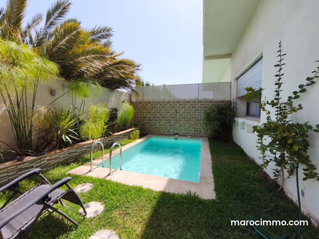 Villa 380 m² avec piscine et jardin à Dar Bouazza — Dar Bouazza