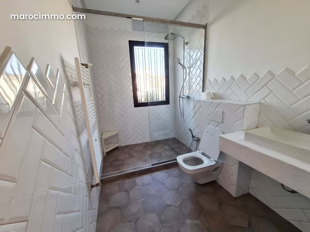 Superbe villa de 318m en location à Dar Bouazza — 4