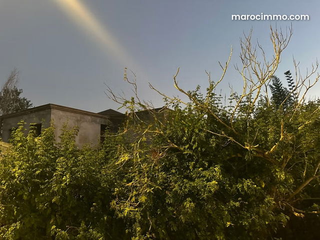 Terrain d’exception avec villa semi finie à vendre – Quartier des Ambassades — Rabat