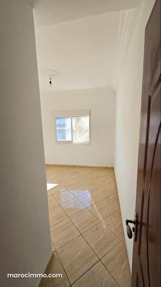 Appartement à vendre à M'Diq. Surface totale 75 m². Belle terrasse — Mdiq