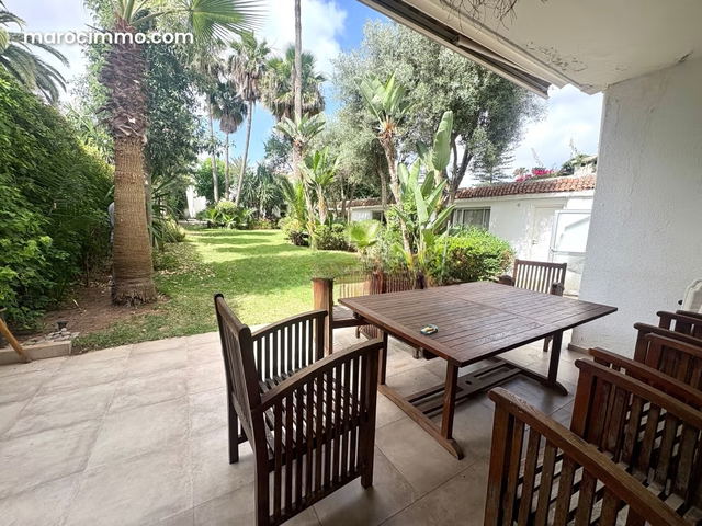 Villa avec magnifique jardin proche des commodités — Casablanca