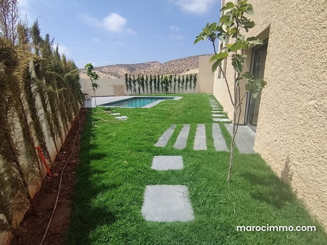 Magnifique villa neuve avec piscine et jardin — 2