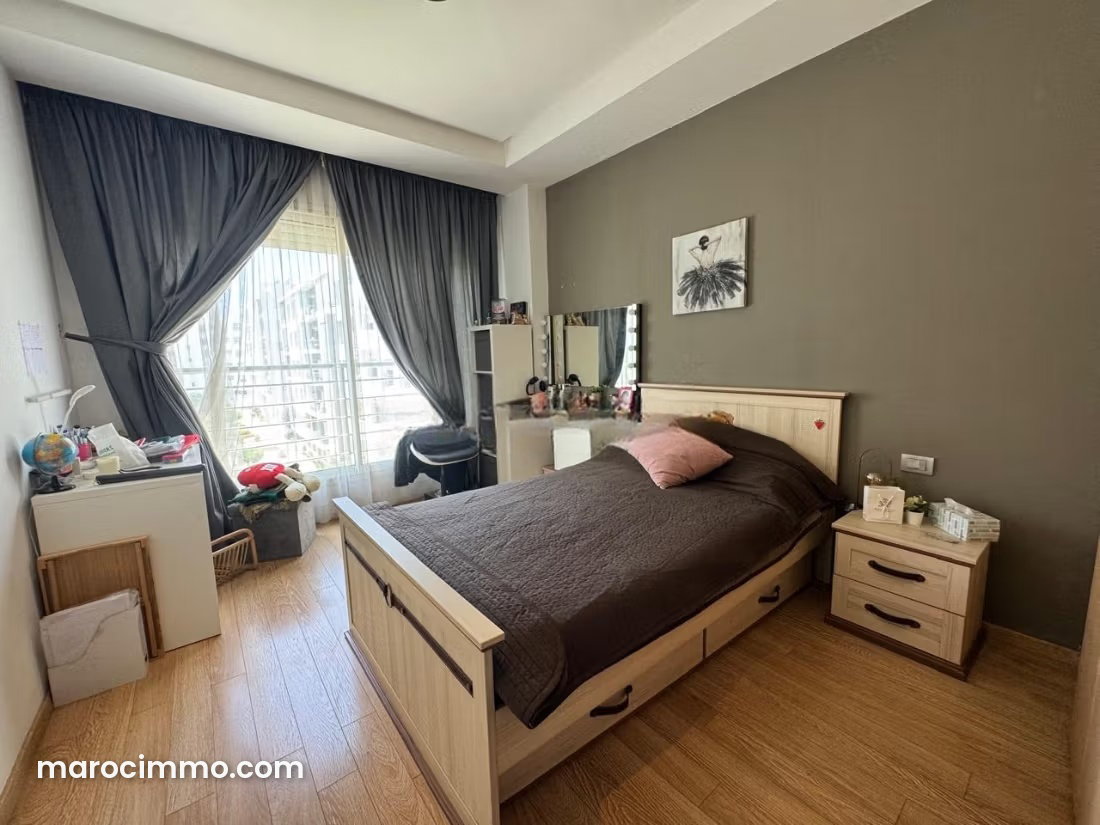 Sea-View Apartment for Sale in Mdiq, with Swimming Pool and Concierge Service — Mdiq