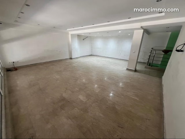 Local commercial à louer — 2