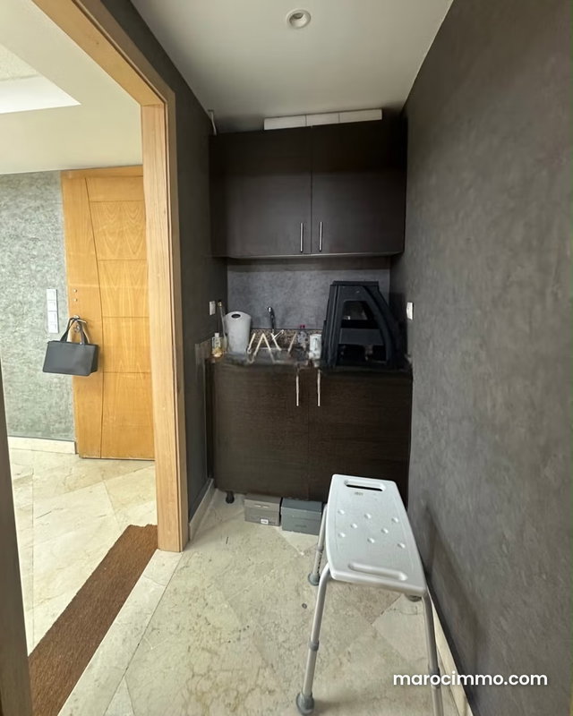 Office for sale or rent in city center — 4
