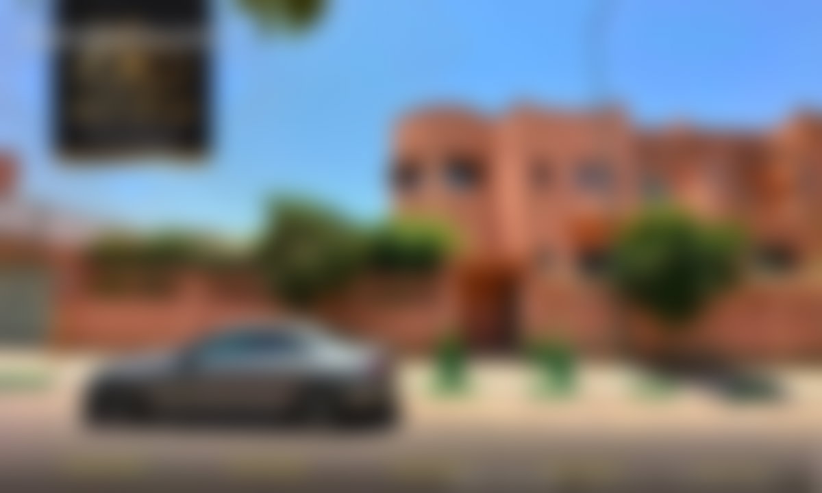 فيلا رحبة بحديقة ومرآب للبيع في حي طارق بمراكش