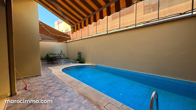 Luxury Family Home with Pool and Master Suite – Targa — 2
