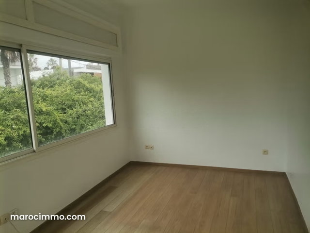 Location villa de haut standing à Ain Diab. Superficie 400 m². Piscine, climatisation — 4
