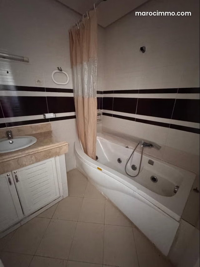Triplex Villa for Sale in a Well-Located Residence — 4