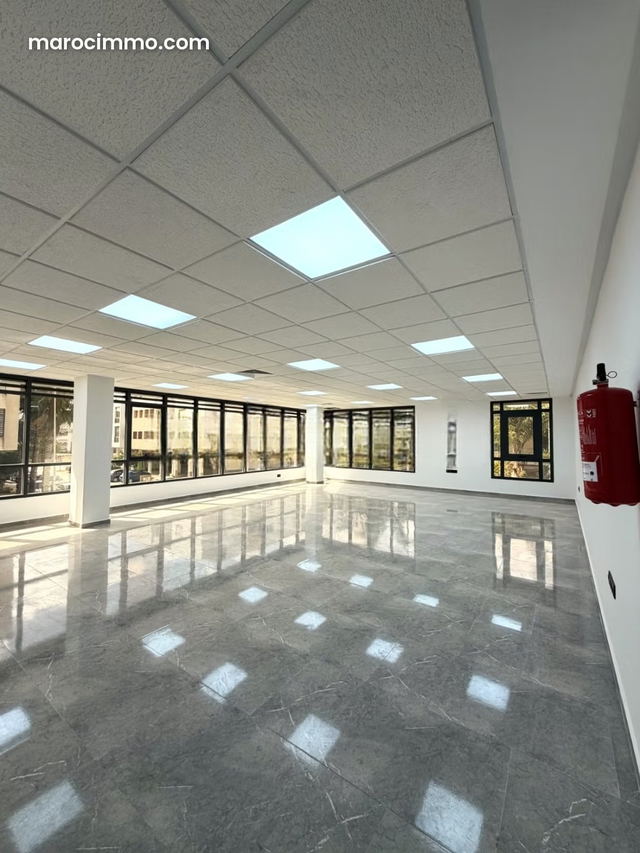 Beaux bureaux à louer à Riad Oulad Mtaa. Surface totale 74 m² — Temara