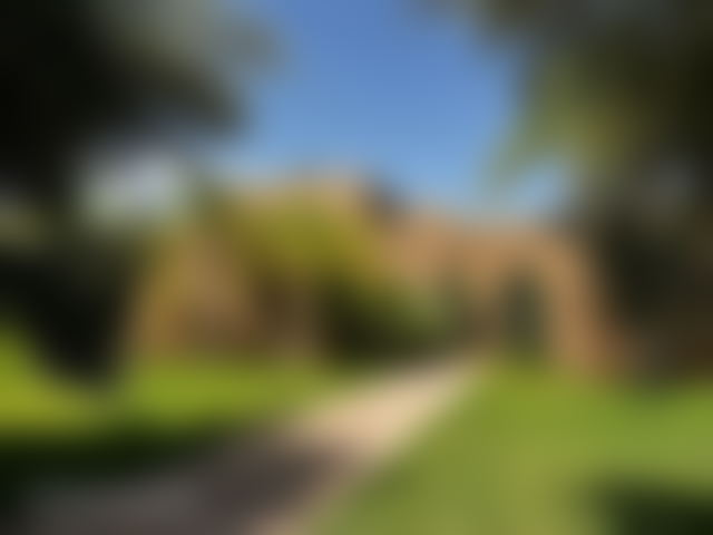 فيلا راقية مع حديقة واسعة وإطلالة على الأطلس بطريق ورزازات مراكش — مراكش