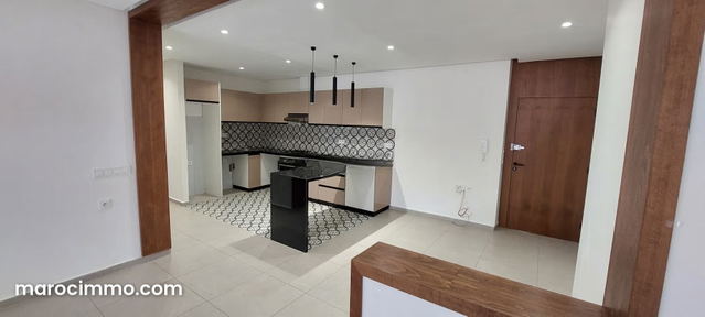 Bel appartement en location à Haut Agdal. 2 belles chambres. Terrasse et ascenseur — Rabat
