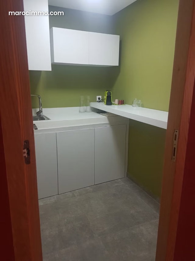 Offices for Rent in Anfa. 100 m² Space with Robust Door, Residence with Security — 3