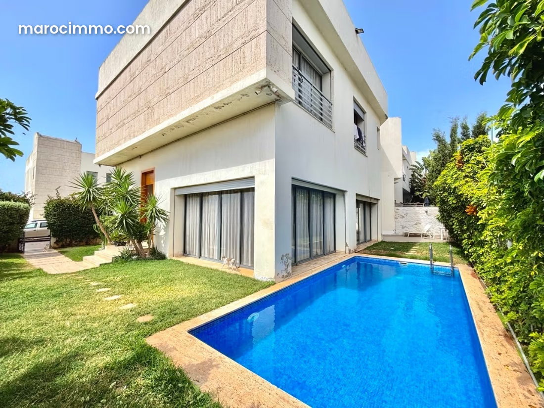 400 sqm Villa with Pool and Garden in Dar Bouazza — Dar Bouazza