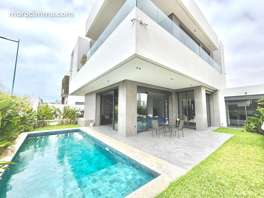 Villa 600 m², piscine et jardin à Dar Bouazza — Dar Bouazza
