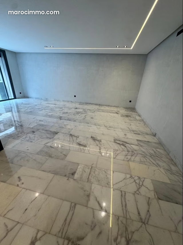 Appartement en vente à Les princesses. Surface totale 185 m². Porte blindée, sécurité — 3