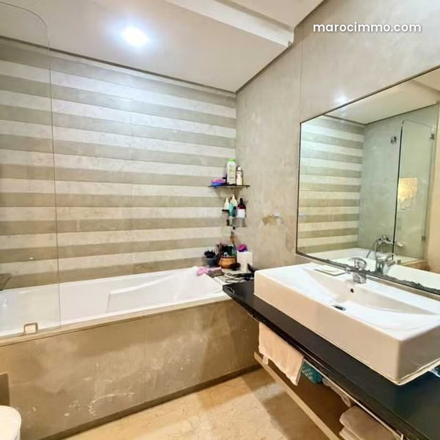Appartement à Vendre de 127.0 m² à Casablanca, Val Fleuri — 2