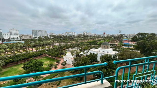 Bel appartement en location à Gauthier. Surface totale 230 m². Ascenseur et terrasse — Casablanca